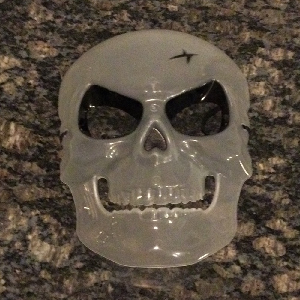 Host Pick! 🎉 Halloween Masks x 2 - Picture 4 of 5
